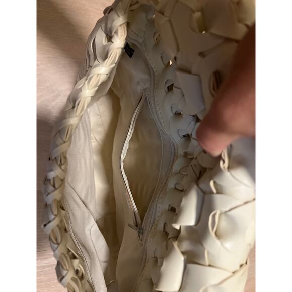 Crochet Leather Cream Woven Crossbody Purse Linked Medallion - Picture 5 of 11